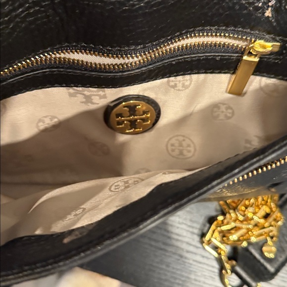 Tory Burch Black Shoulder Bag with Gold Chain - Picture 4 of 6